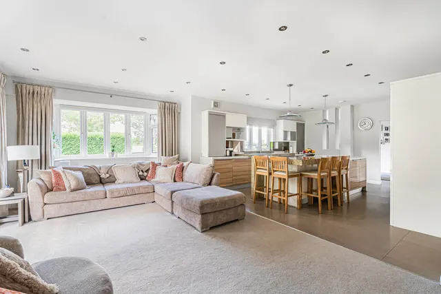 Mayfield Gardens, Staines-upon-Thames, TW18, photo 2
