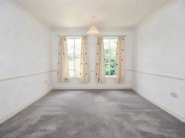 Edinburgh Court, Regents Park, SO15, photo 2