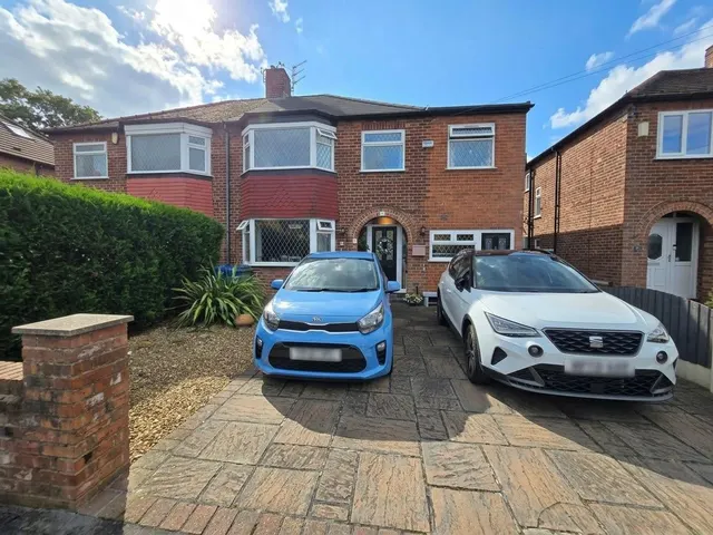 Firvale Avenue, Heald Green, photo 1