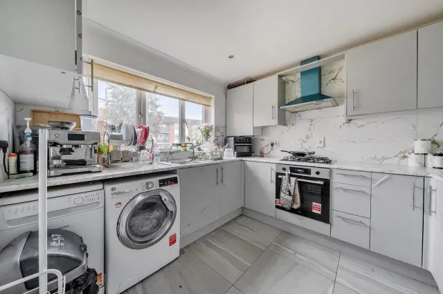 Sandringham Court, Slough, SL1, photo 2