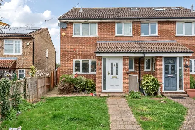 Sandringham Court, Slough, SL1, photo 1