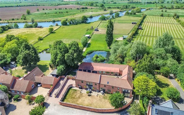 Old Hall Close, Farndon, NG24, photo 2