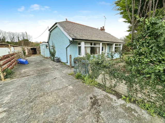 Bryn Siriol, Llanddulas, Conwy, LL22 8HE, photo 1