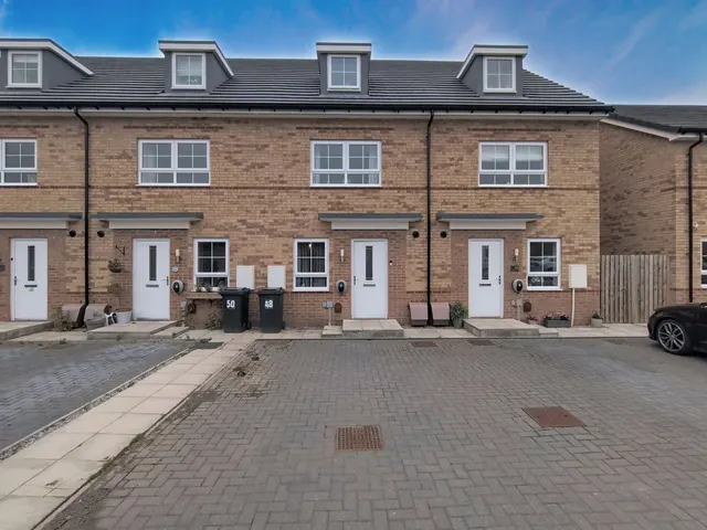 4 bedroom house, Leafcutter Way, Cleckheaton, BD19