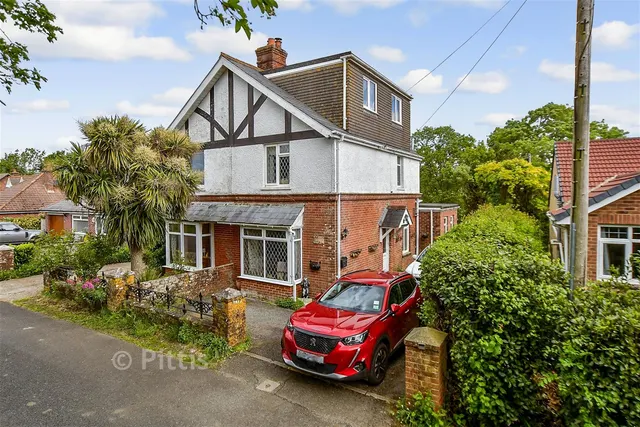 New Road, Porchfield, PO30, photo 1