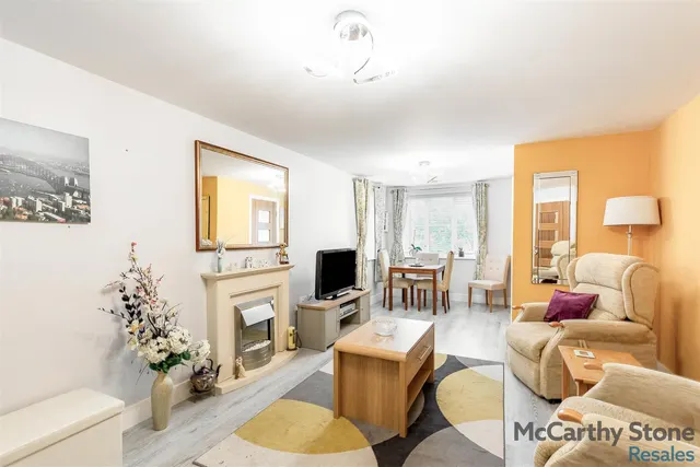 Tresham Close, Kettering, NN15, photo 2