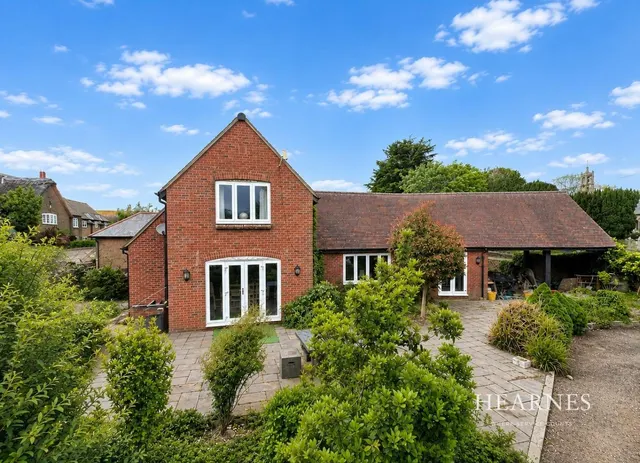The Old Farm, BH8, photo 1