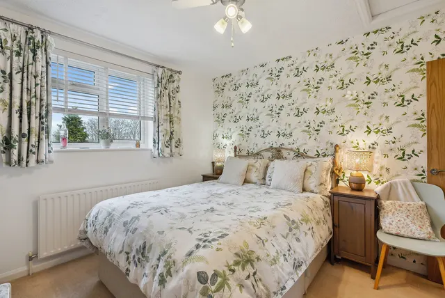 Shepperton, TW17, photo 1