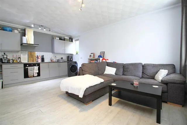 Dukinfield Road, Hyde, photo 2