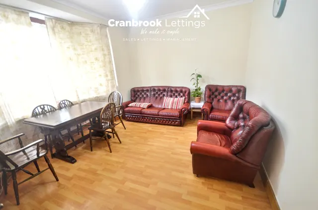 3 bedroom house — Caulfield Road, London, E6