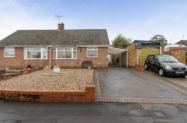 Tennyson Avenue, Shakespeare Gardens, Rugby, CV22 6JH, photo 1