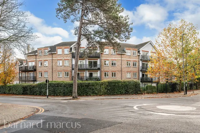 Princes Way, London, photo 1