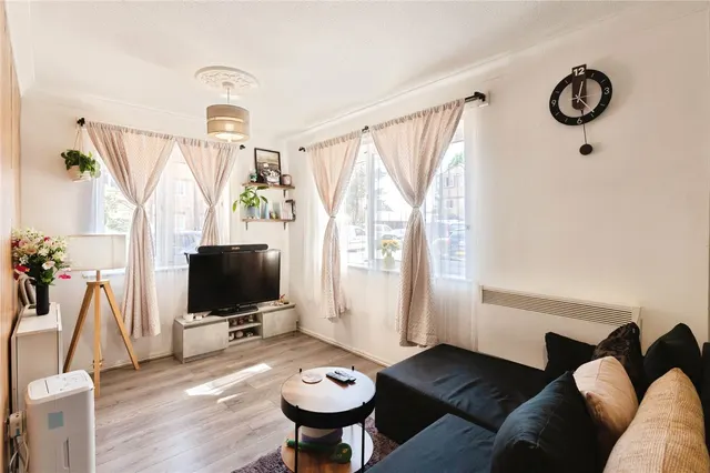 Photo 3 — Vicarage Square, Grays, Essex, RM17