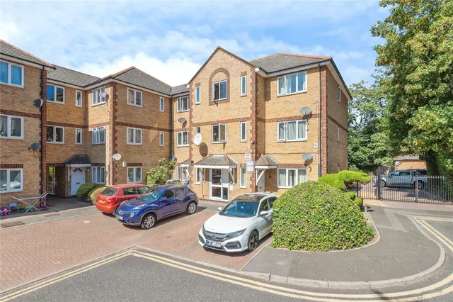 Vicarage Square, Grays, Essex, RM17, photo 1