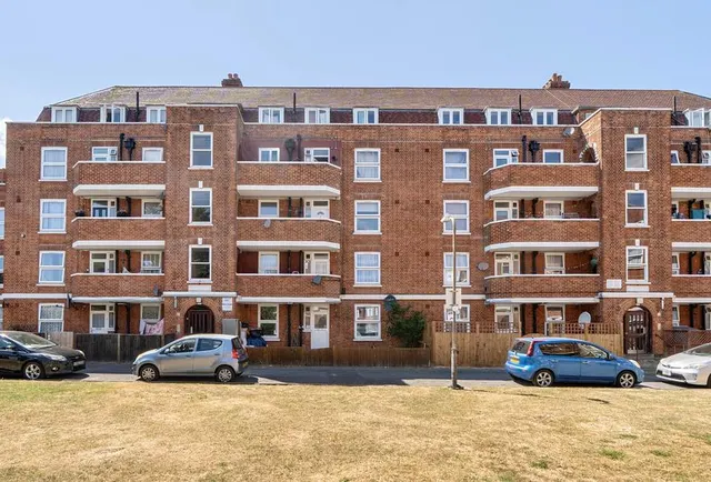 Hatfeild Mead, Morden, SM4, photo 2