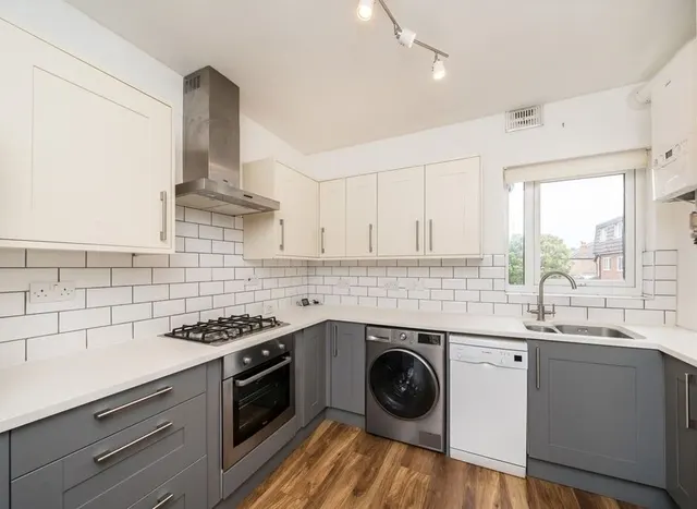 Tolworth Park Road, Surbiton, KT6, photo 2
