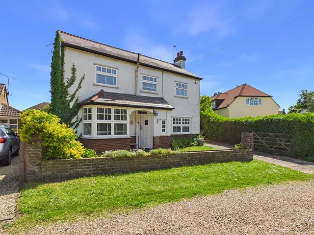 Norfolk Cottage, The Phygtle, SL9, photo 1