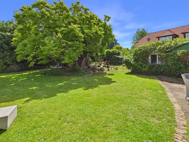 Norfolk Cottage, The Phygtle, SL9, photo 2