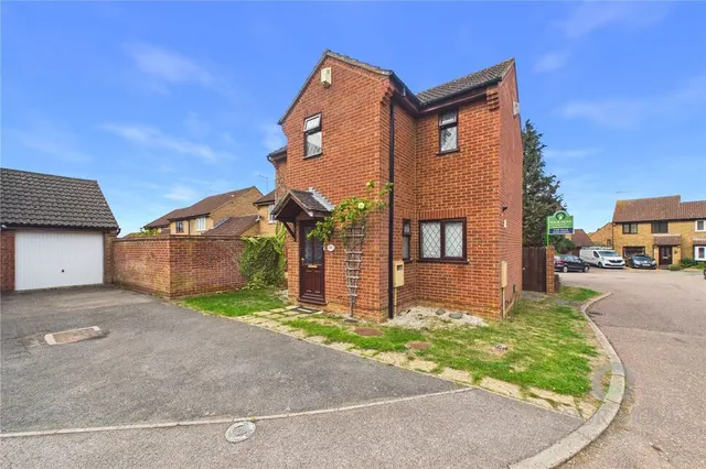 Shatterstone, Northampton, NN4, photo 1