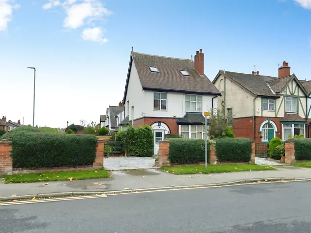 Manston Gardens, Leeds, LS15, photo 1
