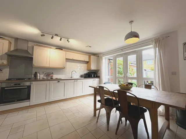 Photo 2 — Bunting Drive, Leighton Buzzard, LU7 4AU