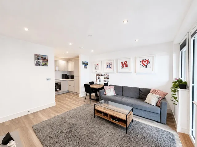 Healum Avenue, Southall, UB2, photo 1