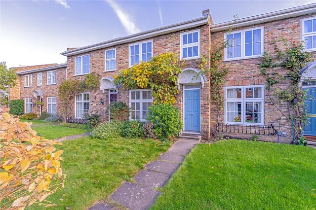 Hollies Close, Twickenham, TW1 4NL, photo 1
