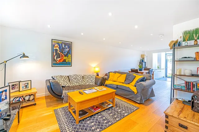 Photo 3 — Hollies Close, Twickenham, TW1 4NL