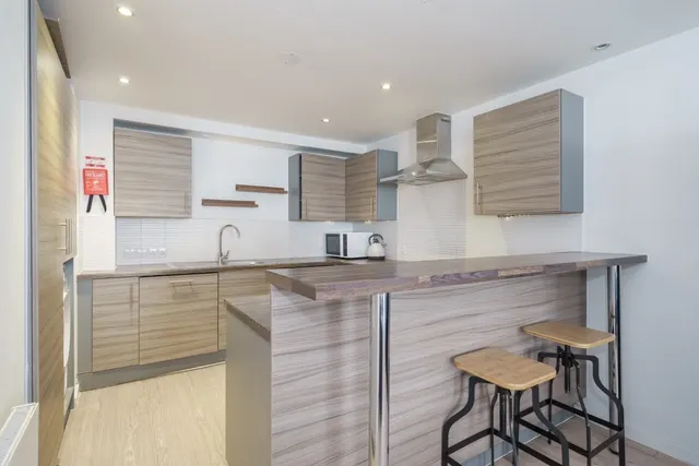 Lakeside Way, Wembley, HA9, photo 3