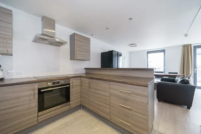 Lakeside Way, Wembley, HA9, photo 2