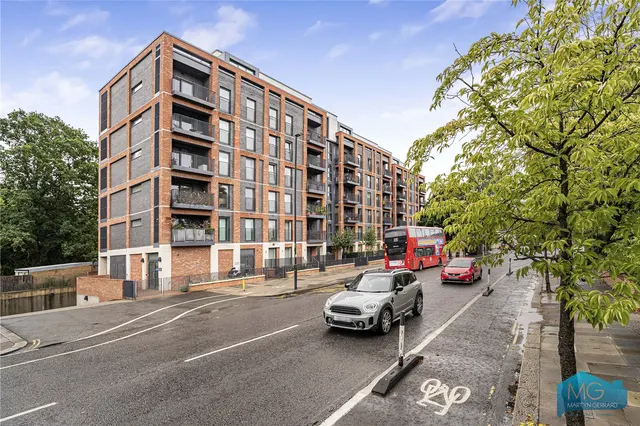Green Lanes, London, N21, photo 1