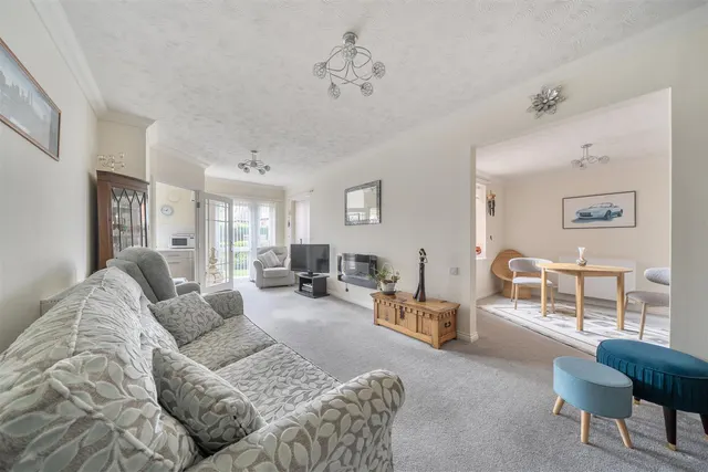 Stuart Road, Highcliffe, BH23, photo 3