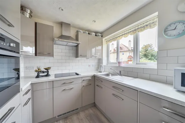 Stuart Road, Highcliffe, BH23, photo 2