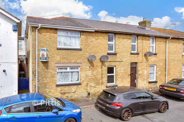 George Street, Sandown, PO36, photo 1