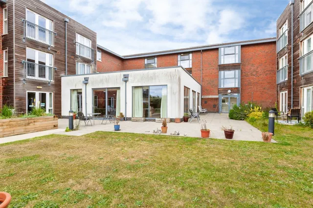 Forest Close, Wexham, Slough, photo 1