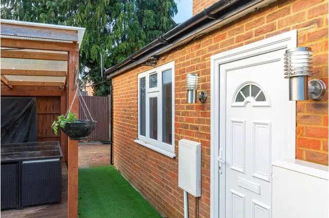 Manor Road North, Thames Ditton, KT7, photo 1