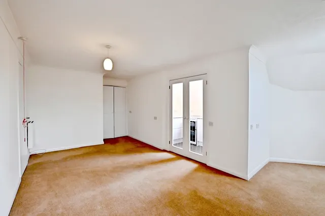 Russell Court, Midhurst, GU29, photo 3