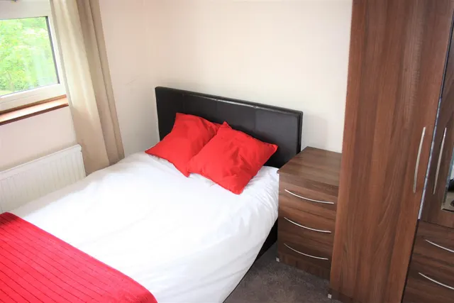 Photo 2 — Chertsey Rise, Stevenage, Herts, SG2 9JQ