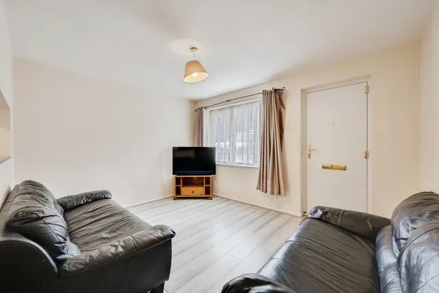 Turnpike Lane, Sutton, SM1, photo 2
