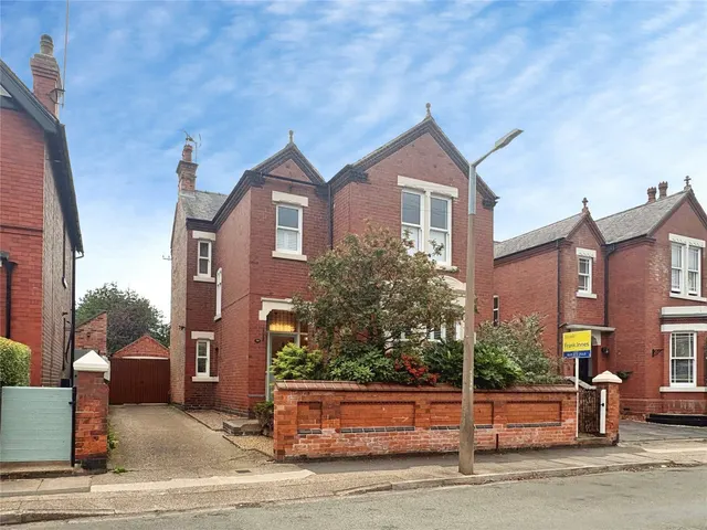 4 bedroom house, Hawthorne Avenue, Nottingham, NG10