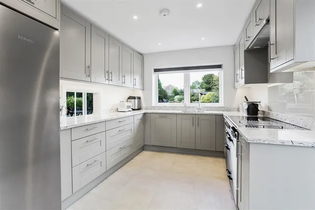 Photo 3 — Southway, Carshalton Beeches, Surrey, SM5 4HP