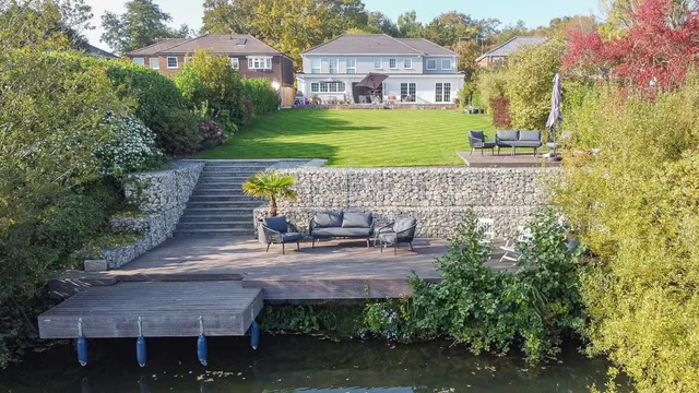 Heathfield, Cobham, KT11, photo 1