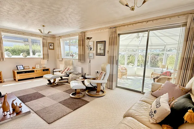 Pine Manor Road, Ashley Heath, BH24, photo 3