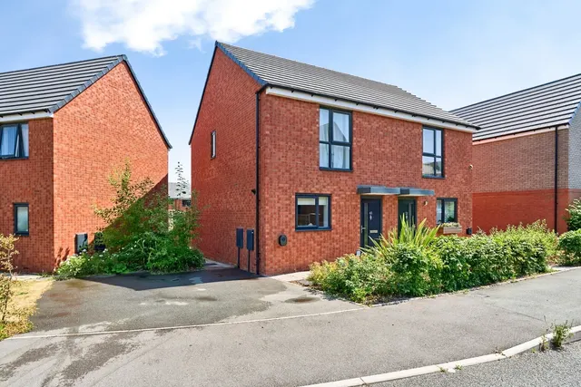 Bluebell Crescent, WALSALL, West Midlands, WS3, photo 1