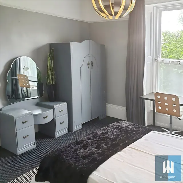 Fitzwilliam Street, Huddersfield, HD1, photo 2