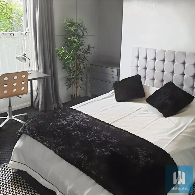 Fitzwilliam Street, Huddersfield, HD1, photo 1