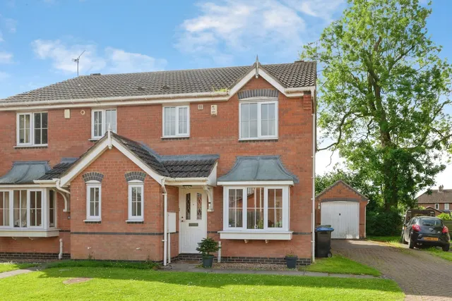 Gale Close, Lutterworth, LE17, photo 1