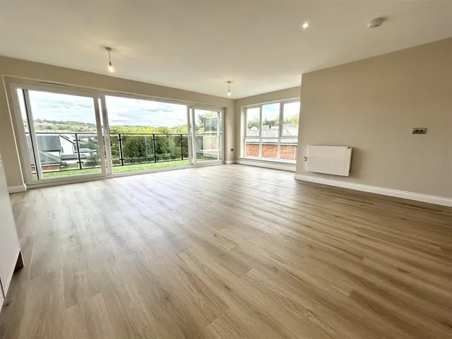 Photo 3 — 250 High Road, South Benfleet, Benfleet