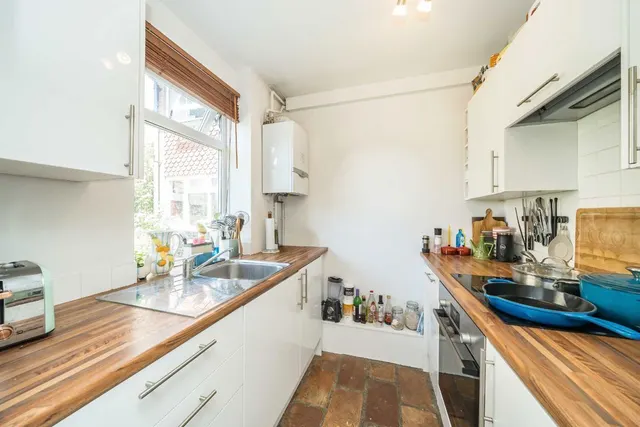 Bassingham Road, SW18, photo 2