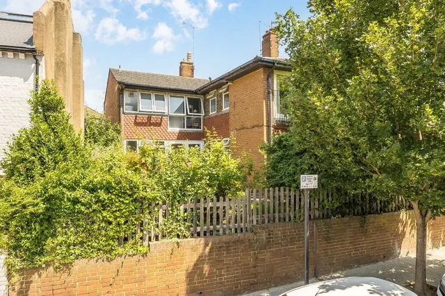 Bassingham Road, SW18, photo 3